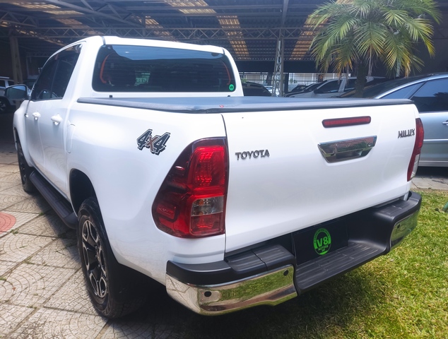 TOYOTA Hilux CD SR 4x4 2.8 TDI Diesel Aut ZERO KM