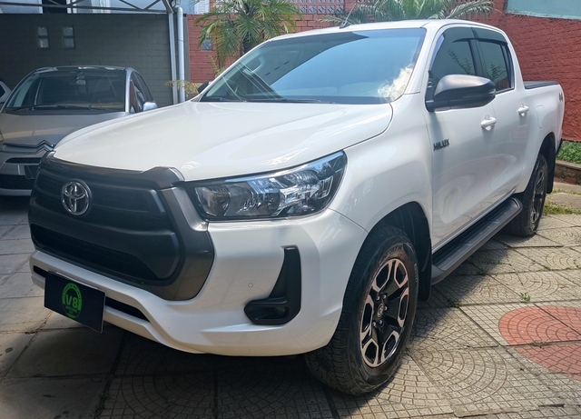 TOYOTA Hilux CD SR 4x4 2.8 TDI Diesel Aut ZERO KM